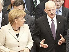 Sie sollen Griechenland retten. Und den Euro. Und die deutschen Banken: Kanzlerin Merkel und der griechische Regierungschef Papandreou.