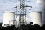Das Atomkraftwerk Biblis. Wie lange dürfen solche Meiler noch über den bisher vereinbarten Ausstieg am Netz bleiben? Ein Gutachten sagt: Längere Laufzeiten sind nicht zwingend nötig. Ob das die Laufzeit des Streits abkürzt?