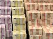 Kaum scheint der Aufschwung stark genug und von Dauer zu sein, werden die Millionen verteilt: Mal am Stück an Banken-Bosse, mal in 5-Euro-Portionen an Hartz-Empfänger.
