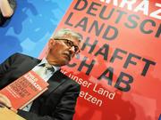 Er hat sich abgeschafft: Bundesbank-Vorstand Thilo Sarrazin. Er hinterlässt ein aufgebrachtes Volk und das Bewusstsein für ein Problem. Aber keine Lösungen.