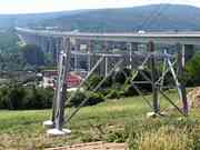 Aus diesem Fundement wächst ein 60 Meter hoher Mast - quer durch den Ahrkreis nach Weißenturm führt eine neue Höchstspannungsleitung.