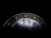 Euro-Dämmerung. Die Gemeinschaftswährung wird gerettet durch den Einstieg in die Gemeinschafts-Haftung. Euroland führt die Transfer-Union ein, einen Länderfinanzausgleich mit Deutschland als größtem Geber.