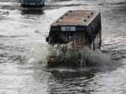 Überflutungen in Thailand - während die Zahl von Naturkatastrophen als mögliche Folgen des Klimawandels steigt, ist die Klimapolitik erlahmt.