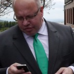 Umweltminister Altmaier Die Kanzlerin? Nein: Die Strombörse. Schon wieder gibt es die Kilowattstunde für unter zwei Cent - und die Nachbarn bedienen sich.